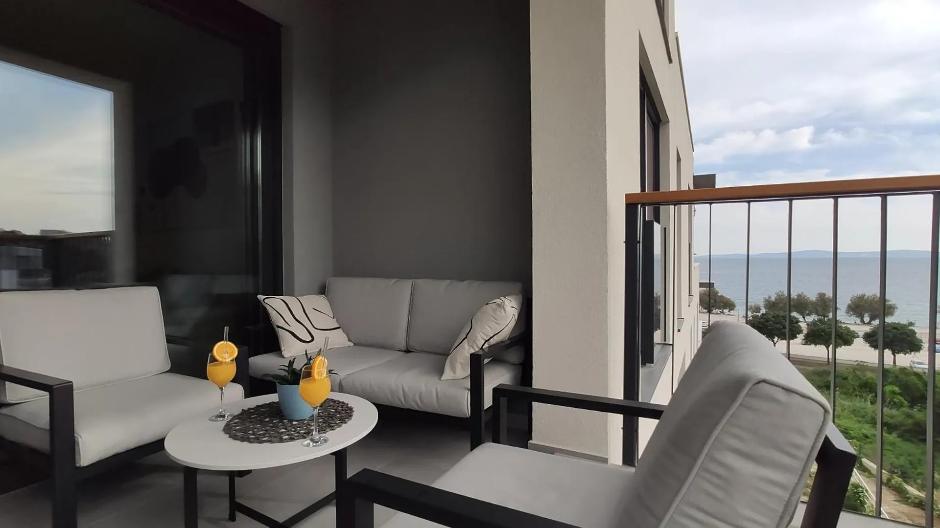 Splendid Beach View Apartment Split